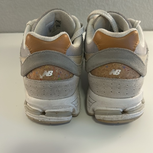 New Balance Men's 2002R Concrete Grey Athletic Workout Running Shoes Size 7 - Picture 5 of 9